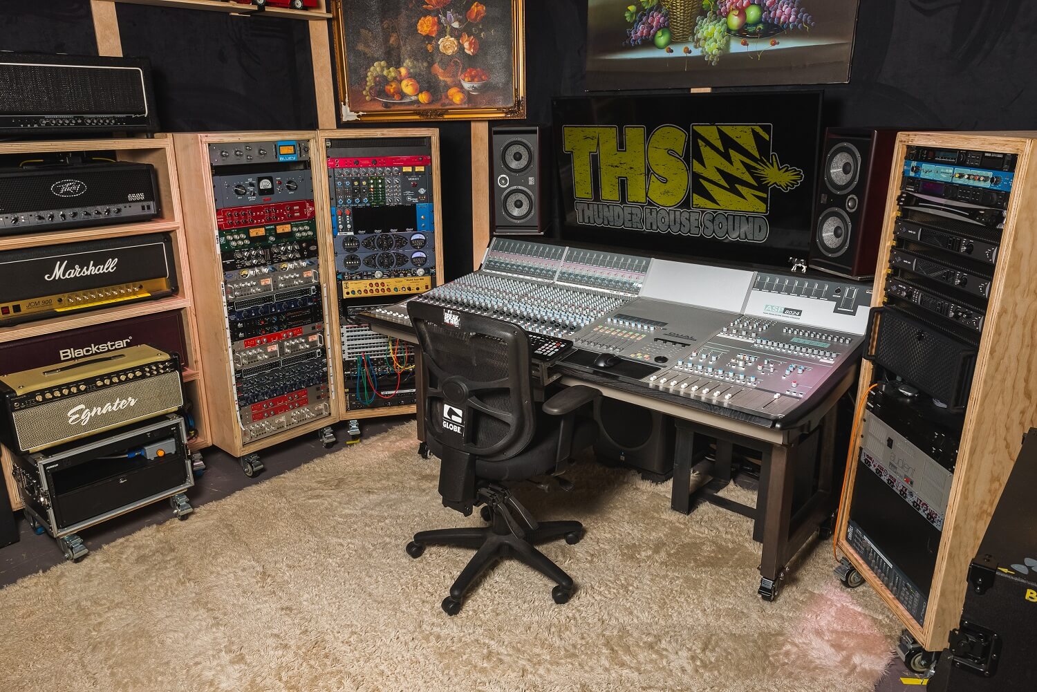 Classic ASP8024 professional desk in a studio