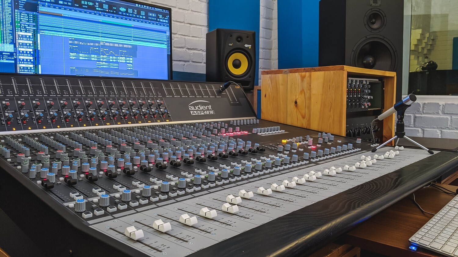 Mixing Console in Audio Academy, India