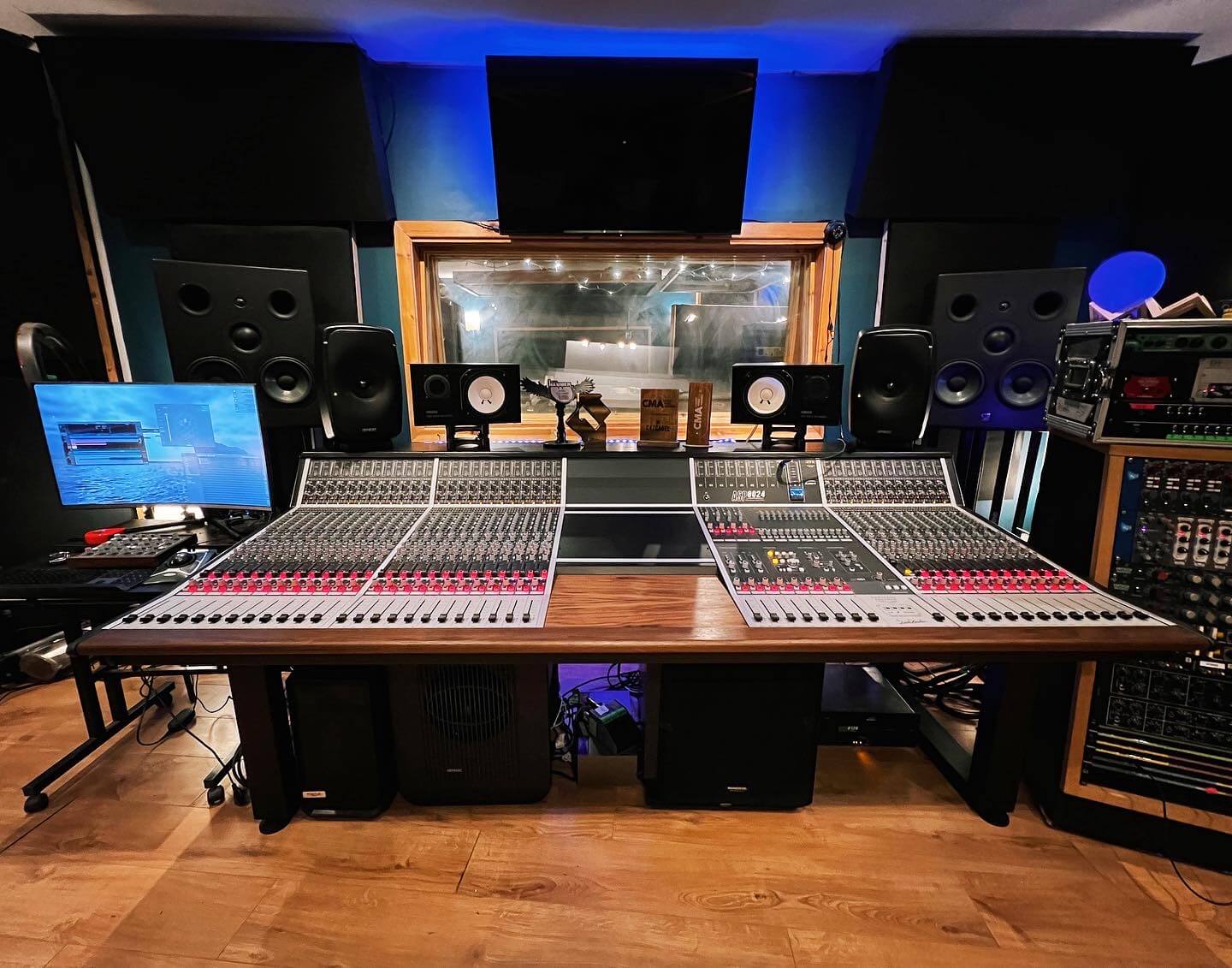 Disco at forstå bekymring Renowned Producer Upgrades With 'Stunning' New Audient Desk - Audient
