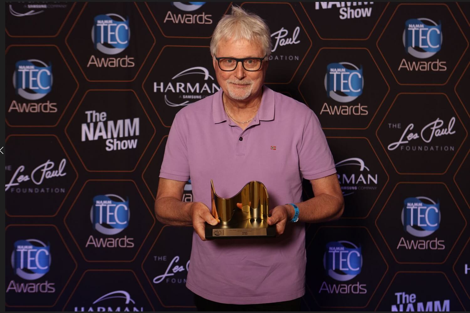 Simon Blackwood holding iD4(MKII) NAMM TEC Award