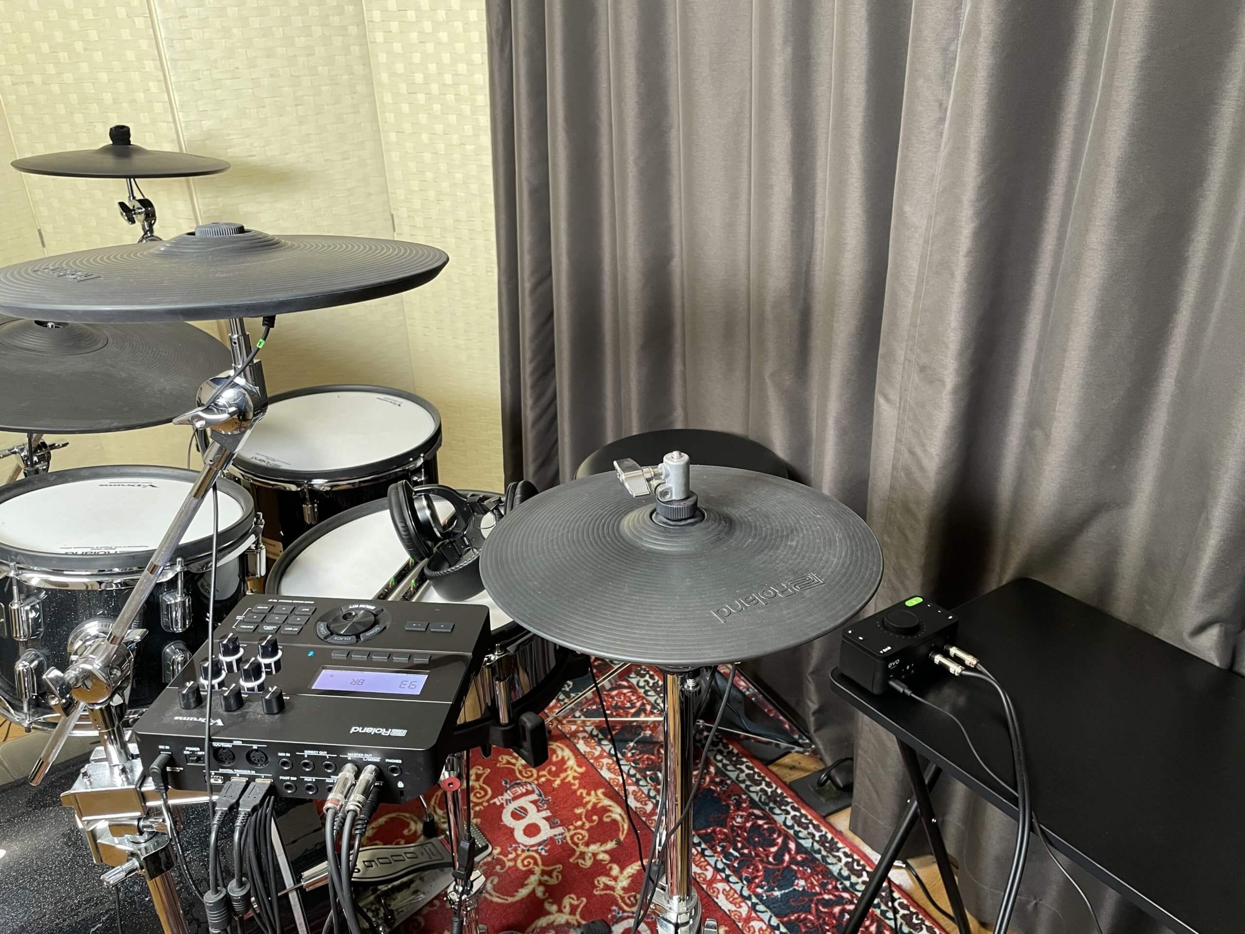 Ryo Okuma's home setup with an electronic drum kit