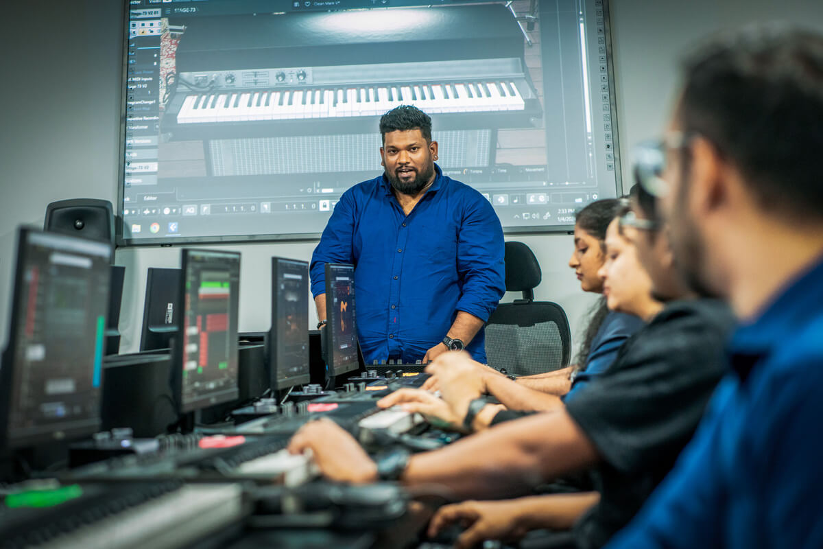 new 16-station audio lab at Pearlbay Music Institute featuring Audient iD4 audio interfaces, engaged students and their tutor